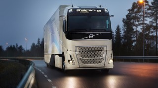 Volvo prueba una cadena cinematica hibrida para transportes de larga distancia