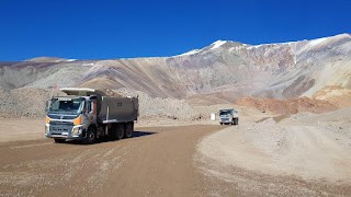 San juan argentina -  volvo trucks capacita con camiones en inhospitos paisajes