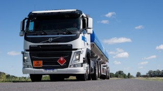 Bsas :  nueva entrega de camiones volvo al grupo guazzaroni greco
